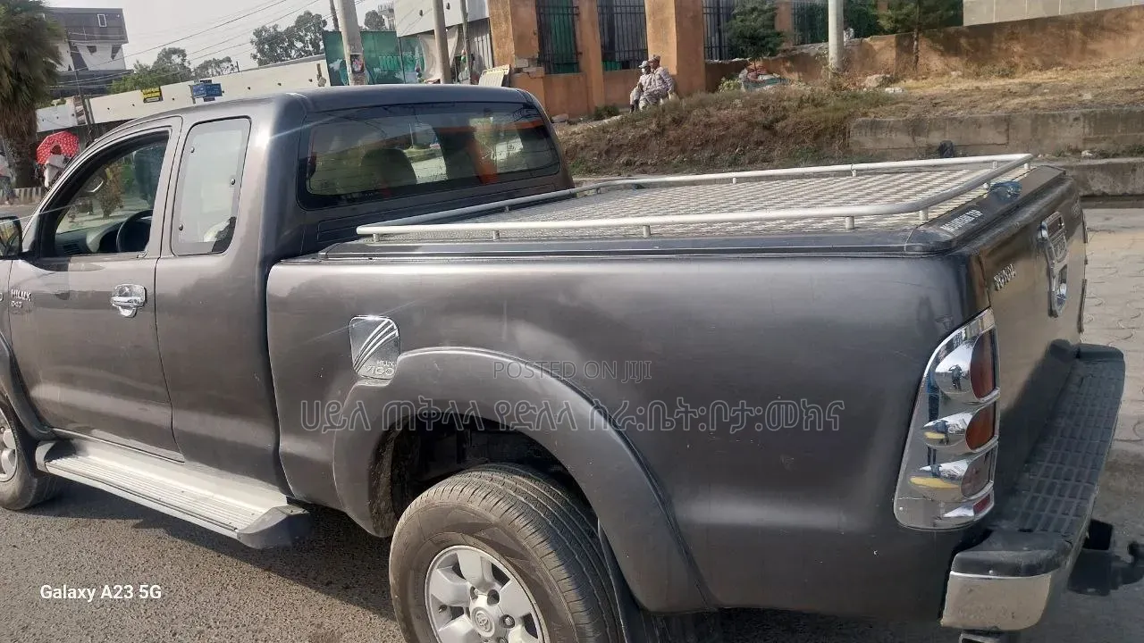 Toyota Hilux 2007 Gray