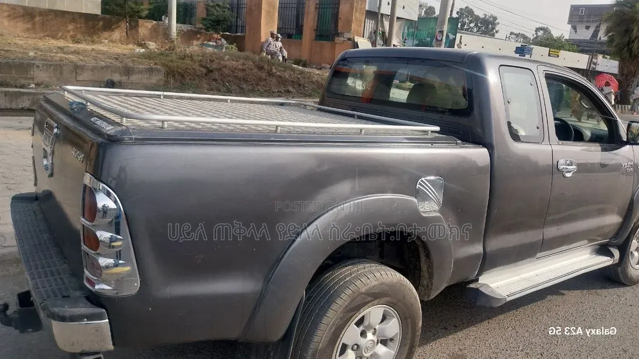 Toyota Hilux 2007 Gray
