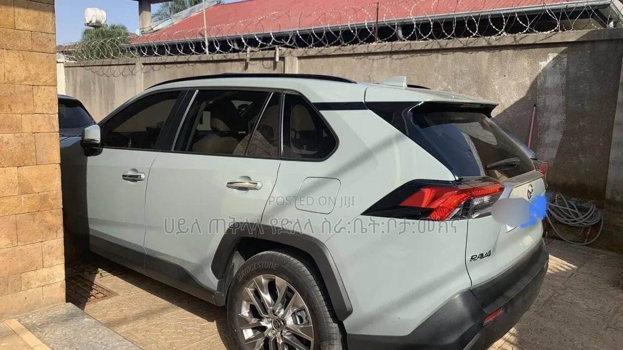 Toyota RAV4 2021 Teal