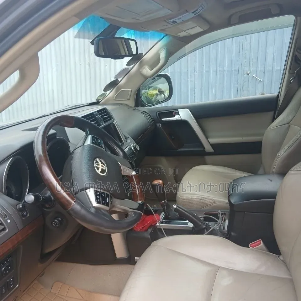 Toyota Land Cruiser Prado 2011 Gray