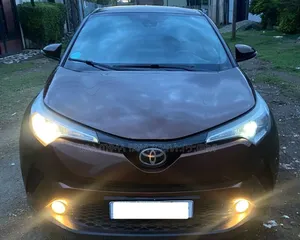 Toyota C-HR 2017 Pink