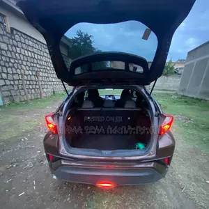 Toyota C-HR 2017 Pink