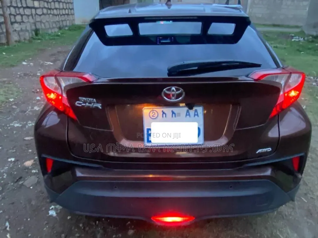 Toyota C-HR 2017 Pink