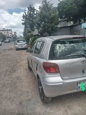 Toyota Vitz 2002 Silver