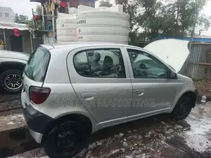 Toyota Vitz 2003 Silver