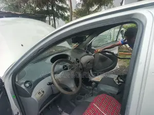 Toyota Vitz 2003 Silver