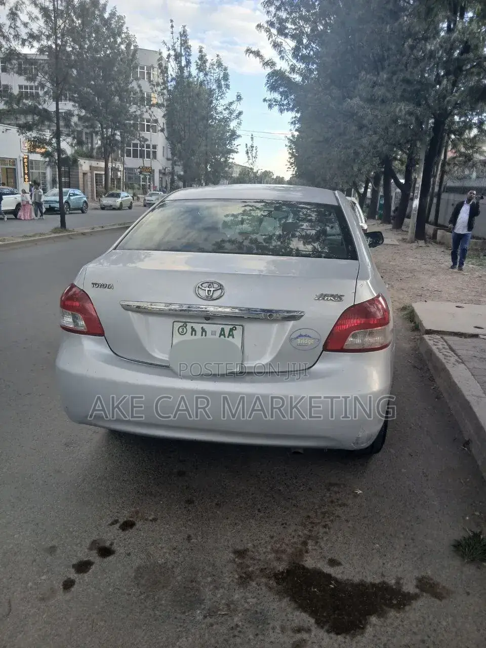 Toyota Yaris Base Sedan 4dr 2010 Silver