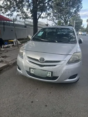 Toyota Yaris Base Sedan 4dr 2010 Silver