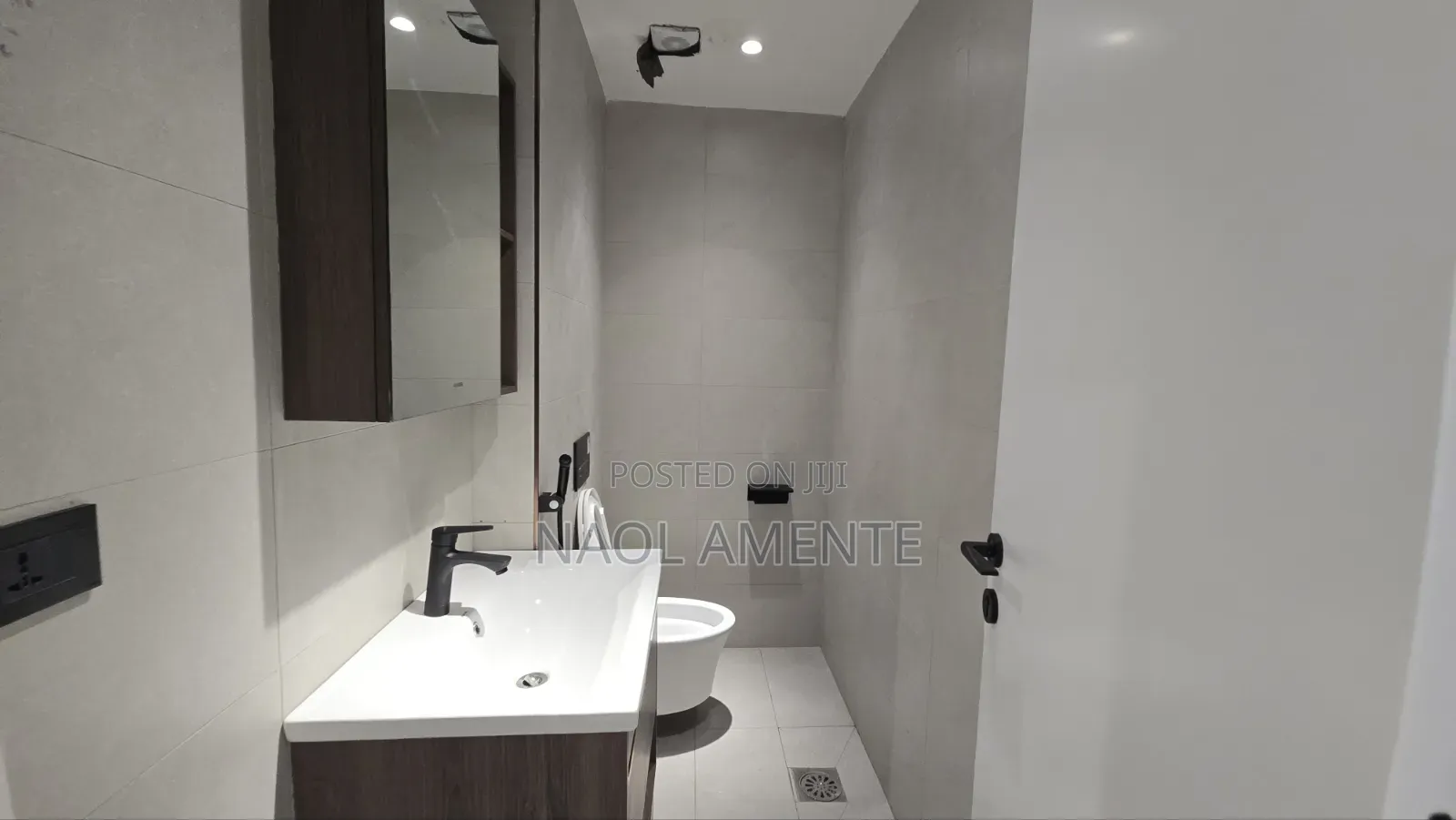 Furnished 5bdrm Apartment in Naol, Lideta for sale