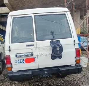 Toyota Land Cruiser 2002 White