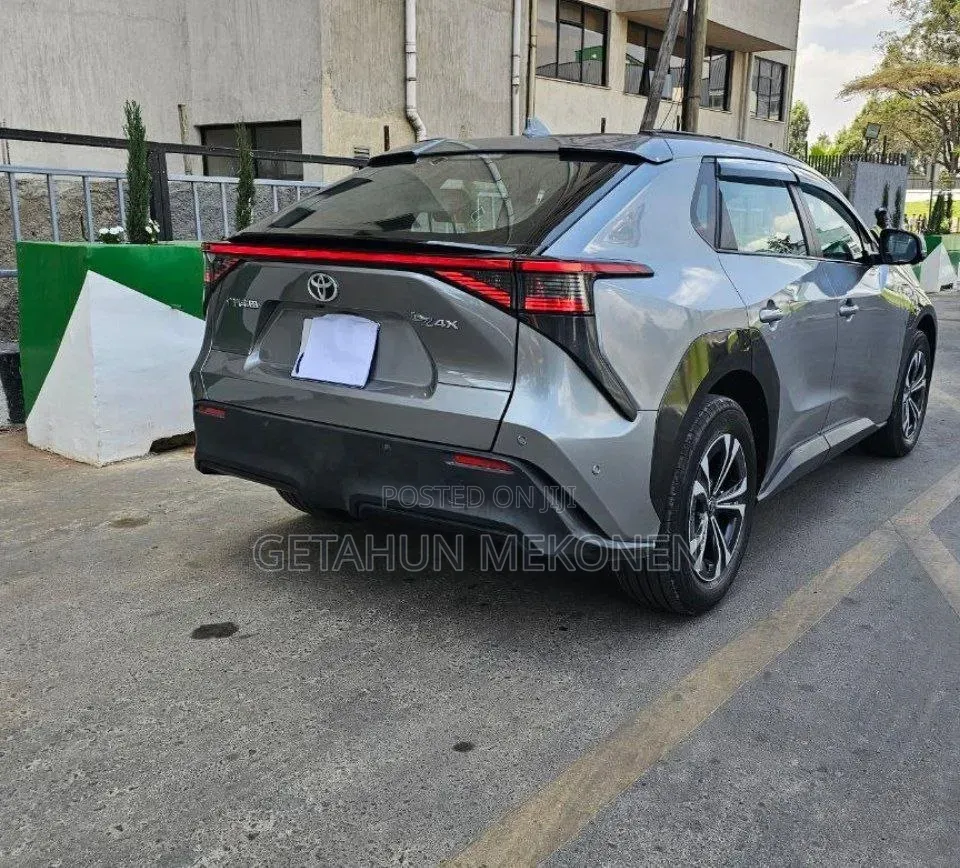 Toyota bZ4X 2024 Gray
