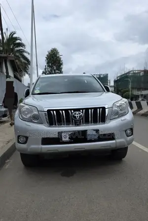 Toyota Land Cruiser Prado 2012 Silver