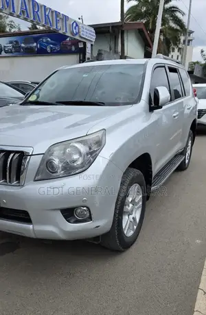Toyota Land Cruiser Prado 2012 Silver