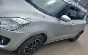 Suzuki Swift 2021 Silver