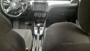 Suzuki Swift 2021 Silver