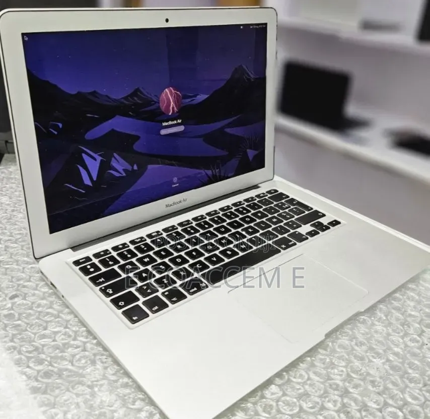 New Laptop Apple MacBook 8GB Intel Core i7 SSD 512GB