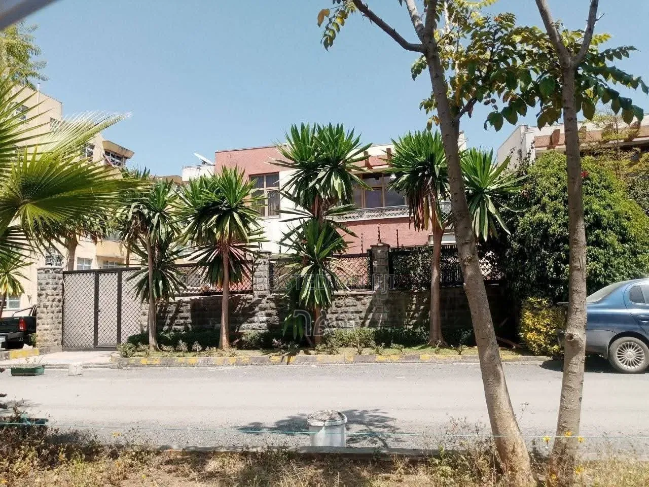 4bdrm Apartment in በአስቸኳይ የሚሸጥ G+1 ቤት, Bole for sale