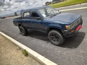 Toyota Hilux 1995 Blue