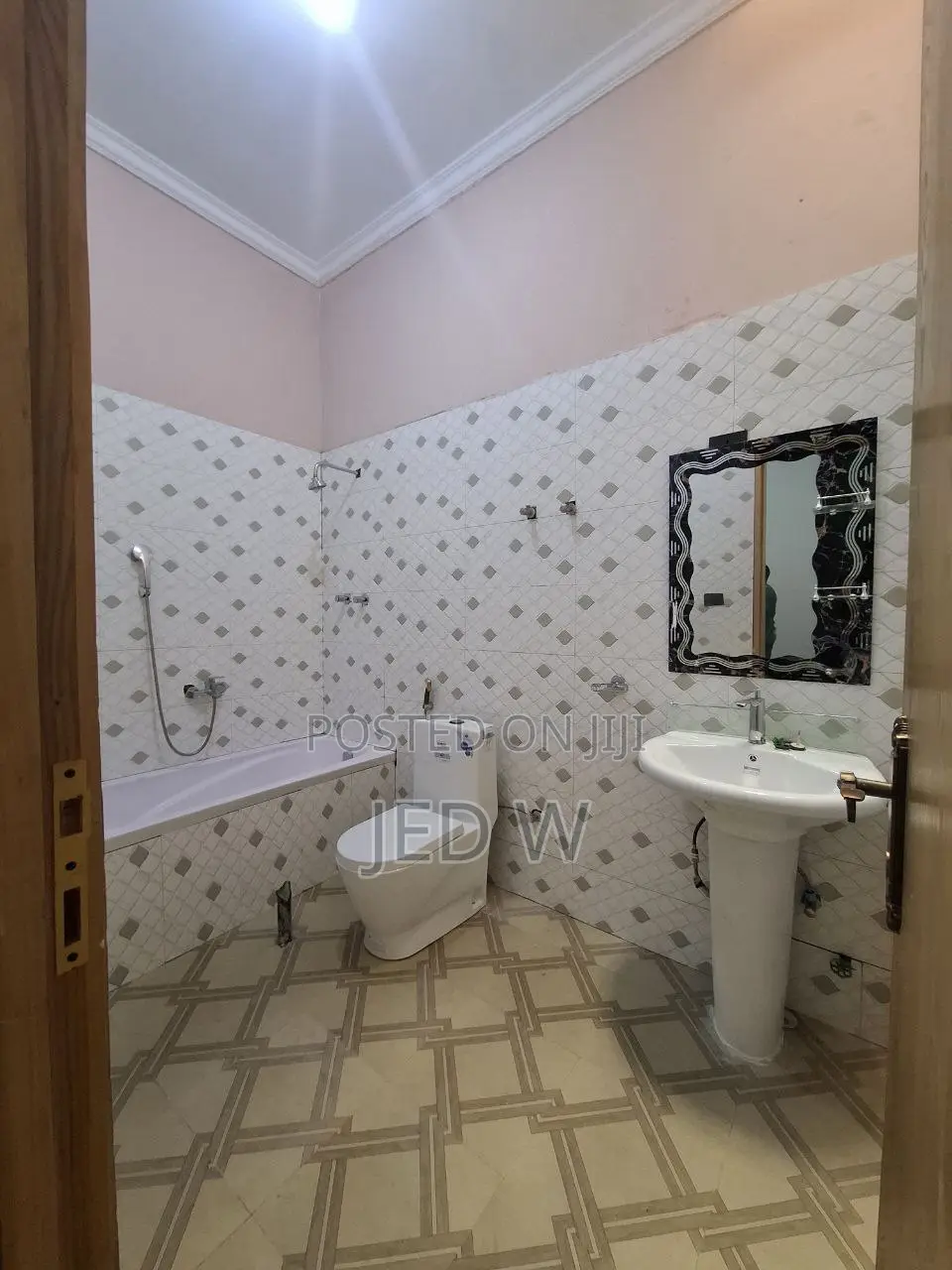 6bdrm House in East Shewa for sale