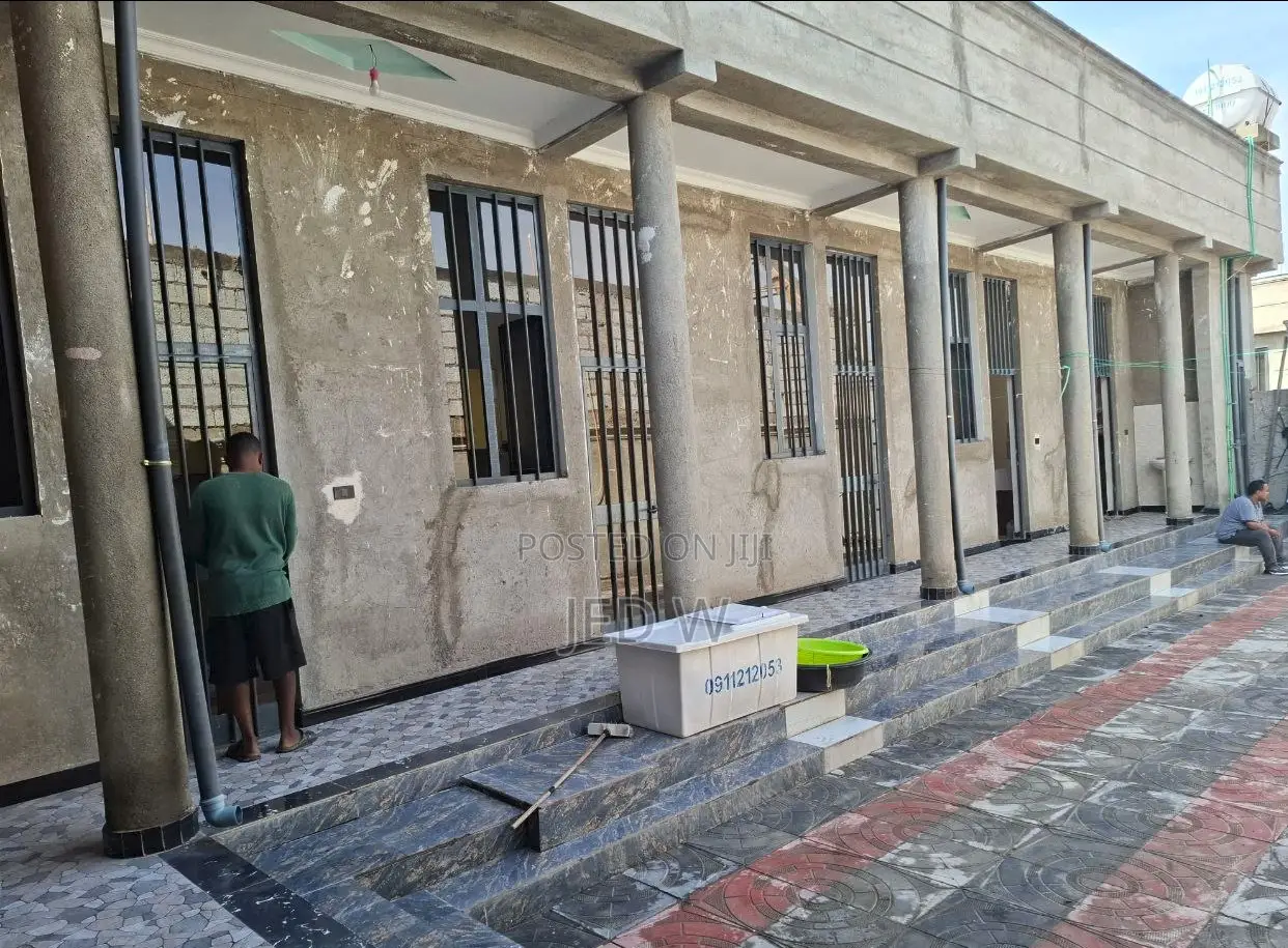 6bdrm House in East Shewa for sale