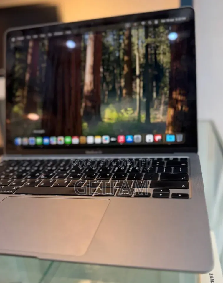 New Laptop Apple MacBook Pro M1 8GB Apple M1 SSD 512GB