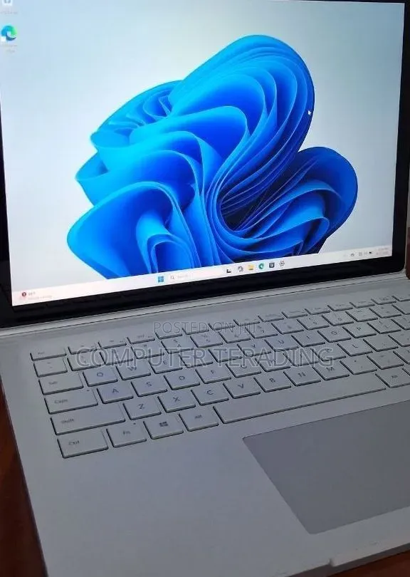 New Laptop Microsoft Surface Book 2 16GB Intel Core i7 SSD 512GB