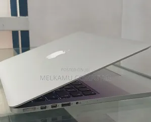 New Laptop Apple MacBook Pro 2015 8GB Intel Core i5 SSD 256GB