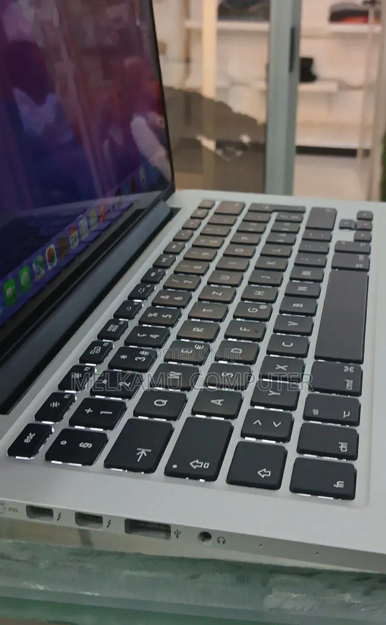 New Laptop Apple MacBook Pro 2015 8GB Intel Core i5 SSD 256GB