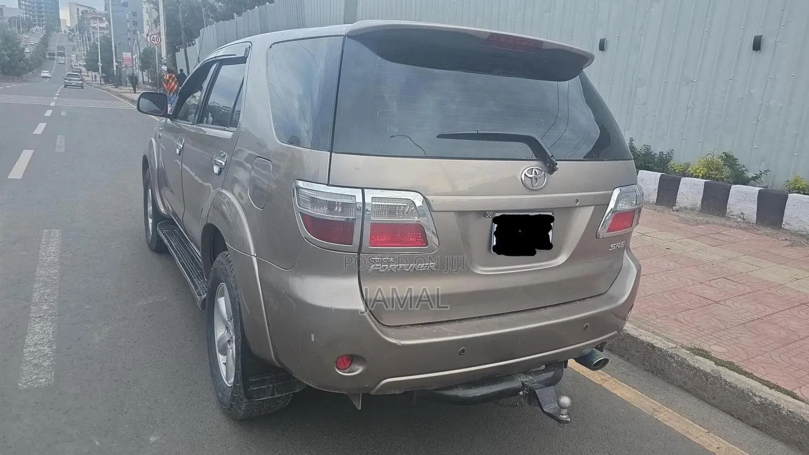 Toyota Fortuner 2.7 RWD 2011 Gold