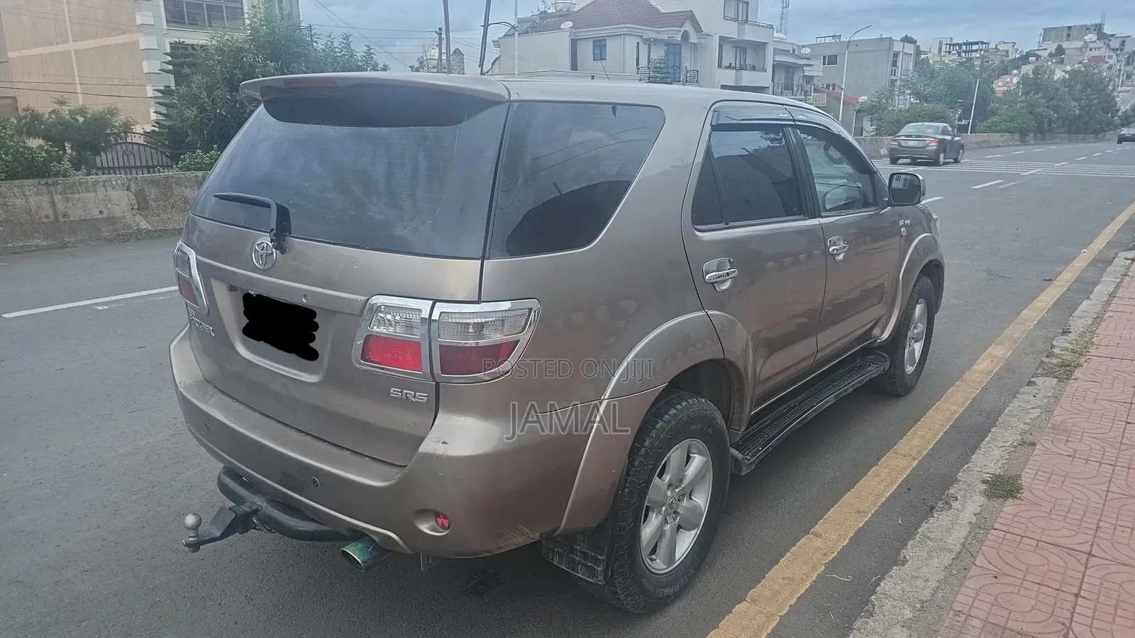 Toyota Fortuner 2.7 RWD 2011 Gold