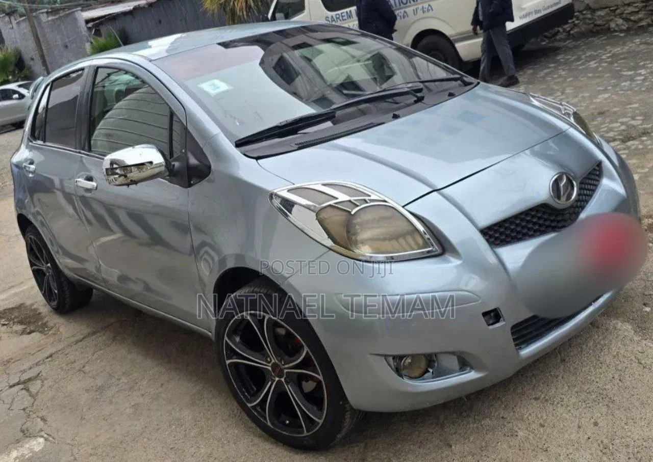 Toyota Yaris 2010 Silver
