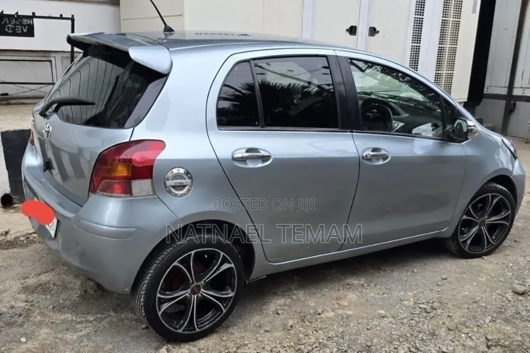 Toyota Yaris 2010 Silver