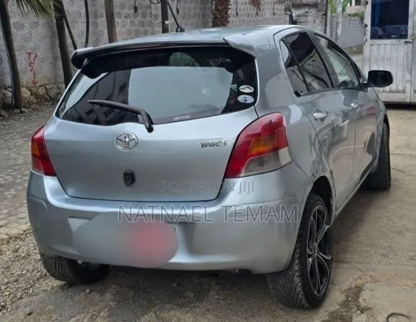 Toyota Yaris 2010 Silver