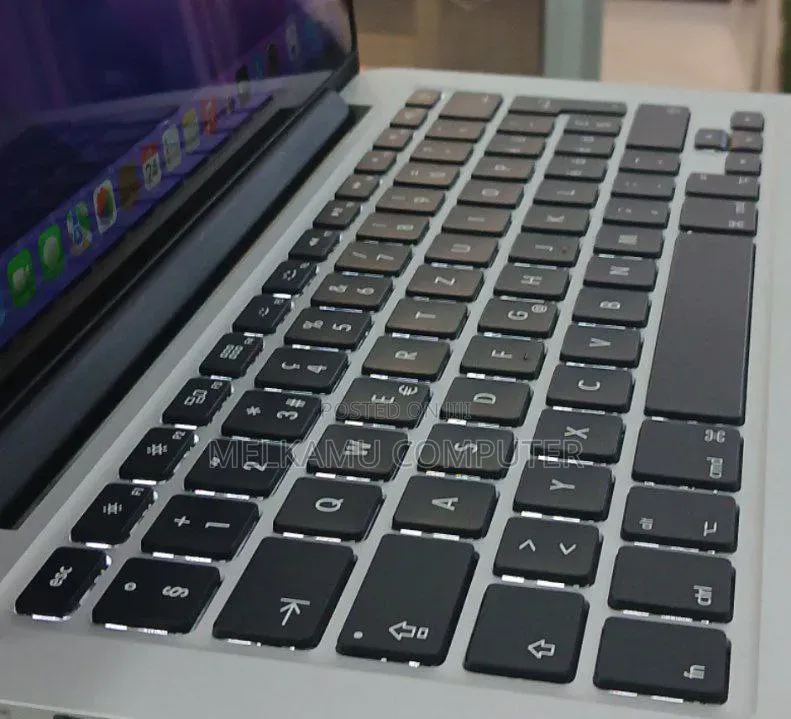 New Laptop Apple MacBook Pro 2015 8GB Intel Core i5 SSD 512GB