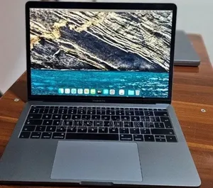 New Laptop Apple MacBook Pro 2017 8GB Intel Core i5 SSD 256GB