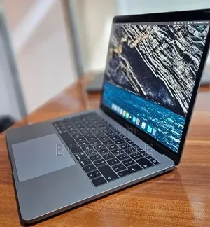 New Laptop Apple MacBook 8GB Intel Core i5 SSD 256GB