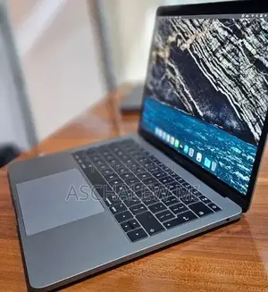 New Laptop Apple MacBook Pro 2017 8GB Intel Core i5 SSD 256GB