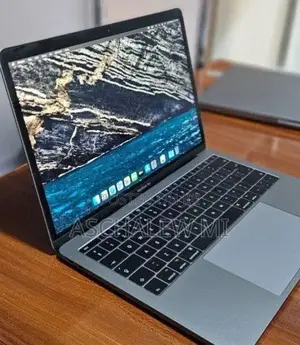 New Laptop Apple MacBook Pro 2017 8GB Intel Core i5 SSD 256GB