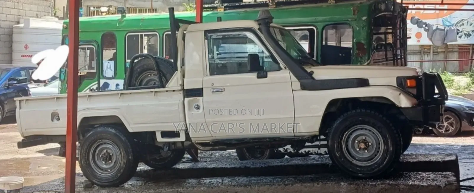 Toyota Land Cruiser 2005 White