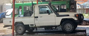 Toyota Land Cruiser 2005 White