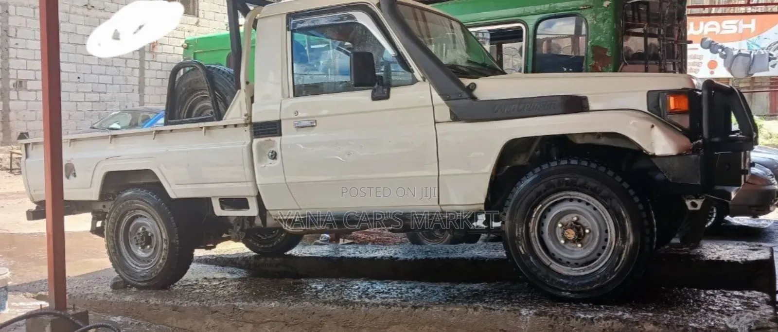 Toyota Land Cruiser 2005 White