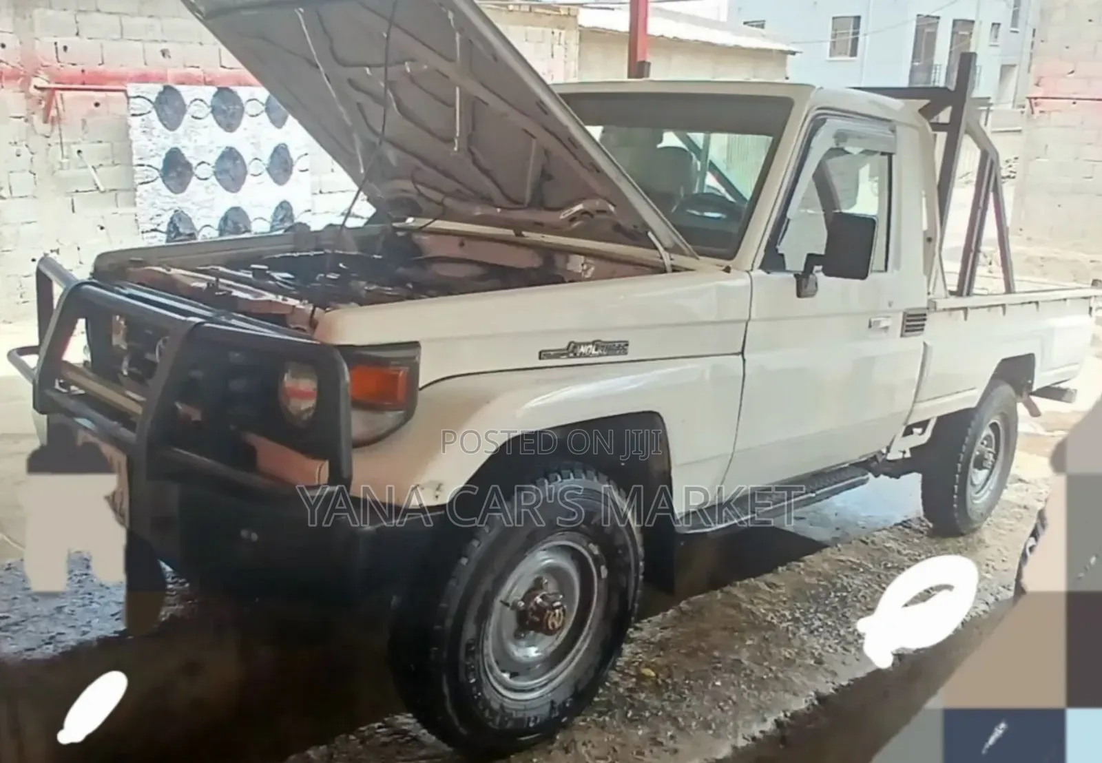 Toyota Land Cruiser 2005 White