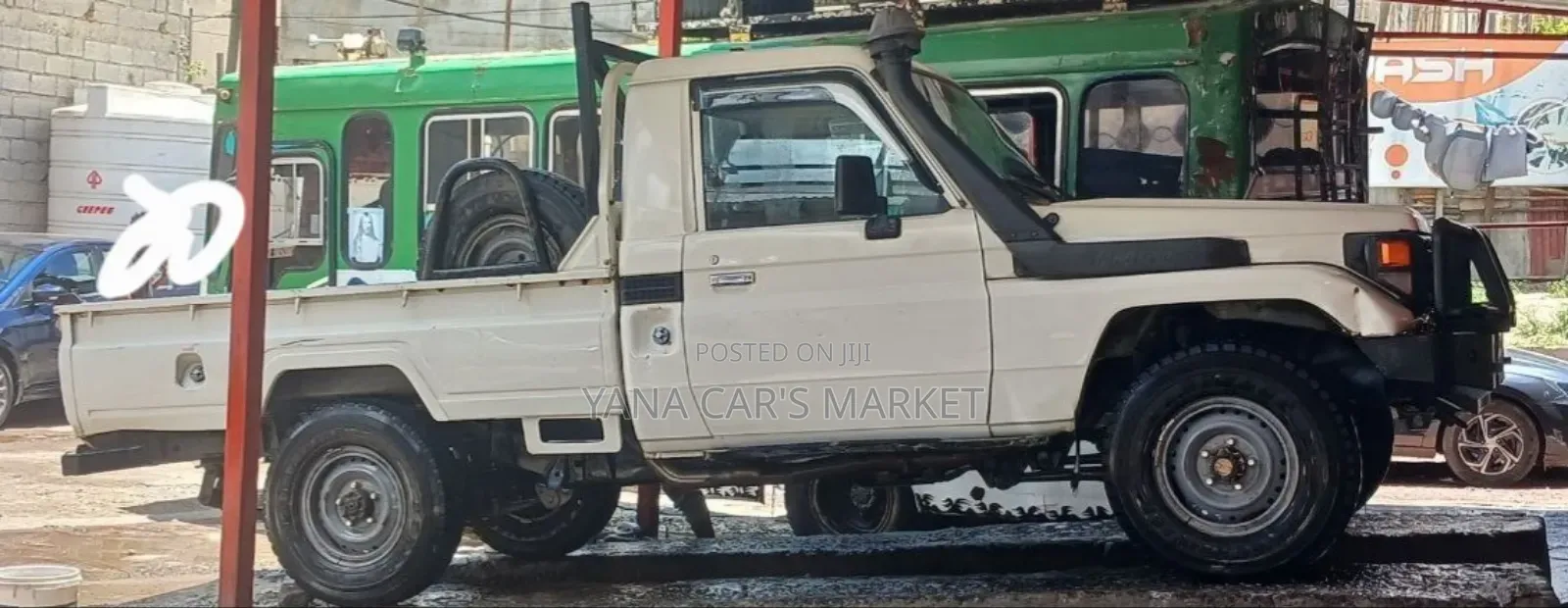 Toyota Land Cruiser 2005 White
