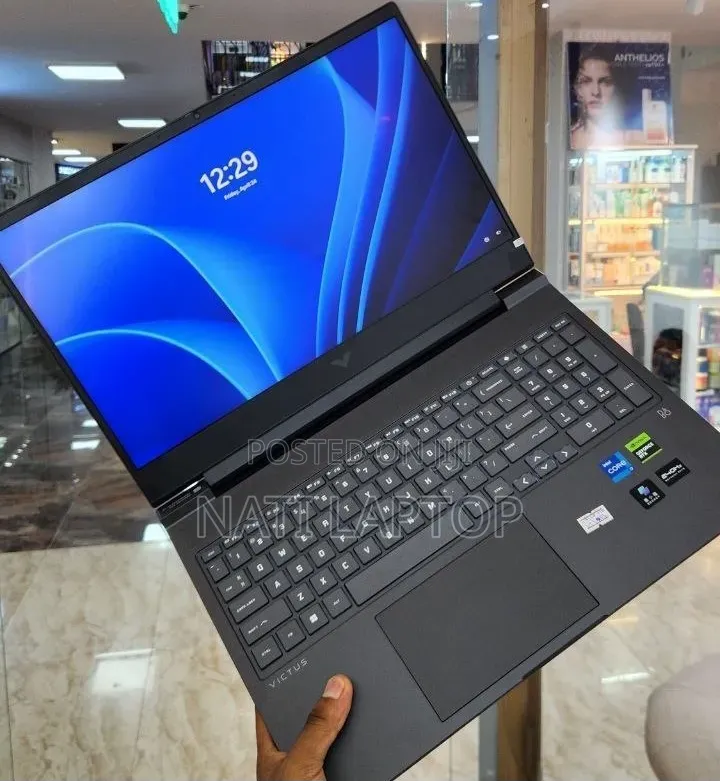 New Laptop HP Victus 16 16GB Intel Core i7 SSD 1T