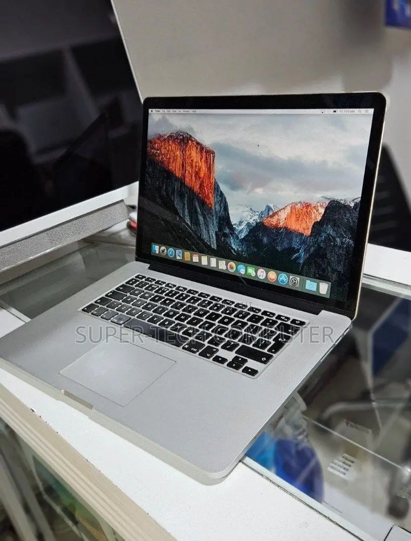 New Laptop Apple MacBook Pro 2015 16GB Intel Core i7 SSD 256GB