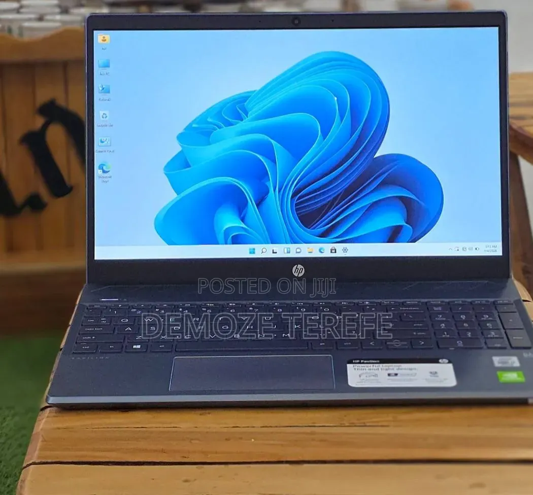 New Laptop HP Pavilion 15 8GB Intel Core i7 SSD 256GB