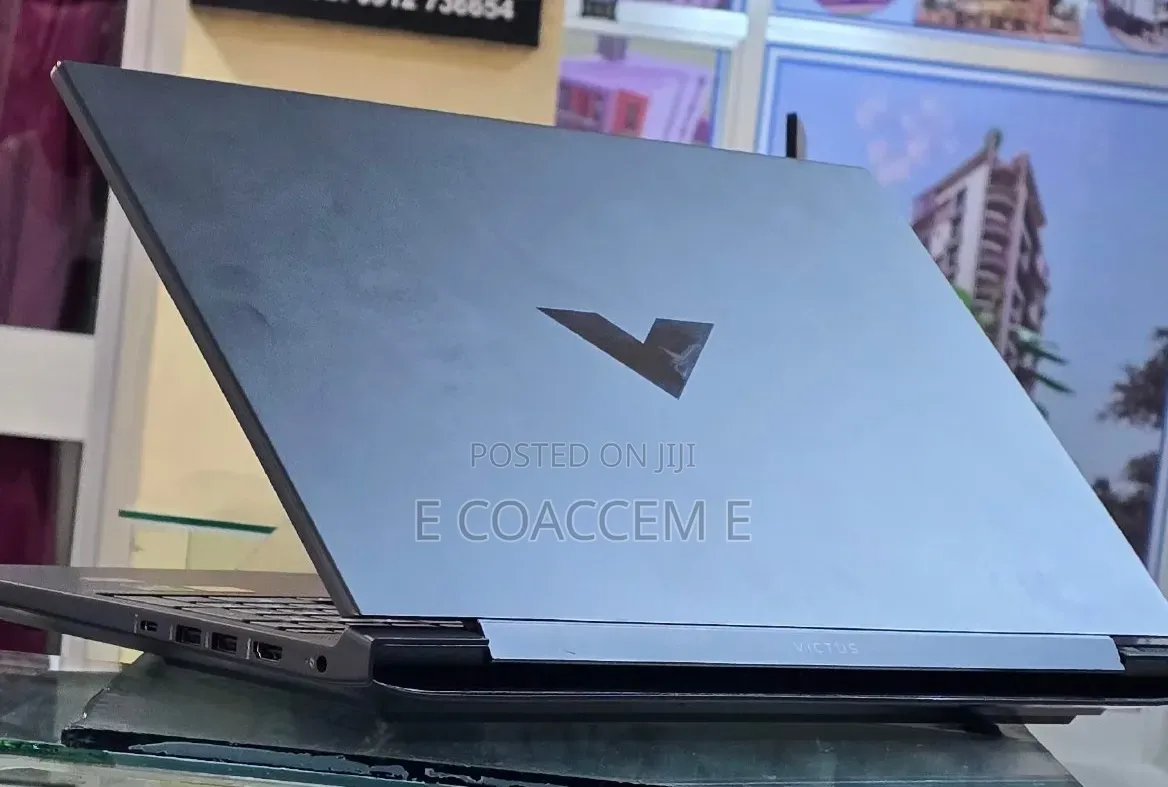 New Laptop HP 240 16GB AMD Ryzen 7 SSD 1T