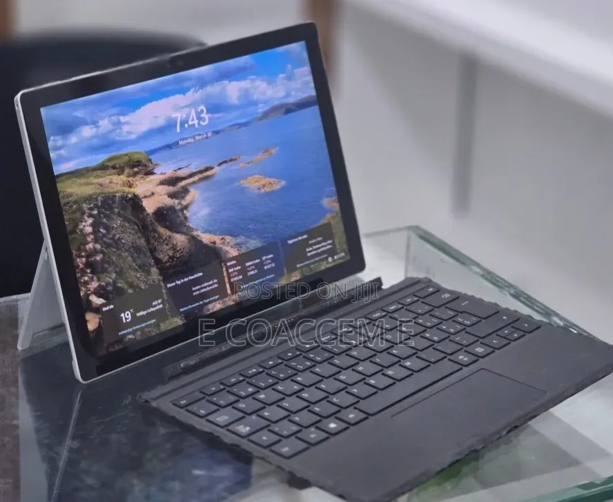 New Laptop Microsoft Surface 8GB Intel Core i5 SSD 256GB