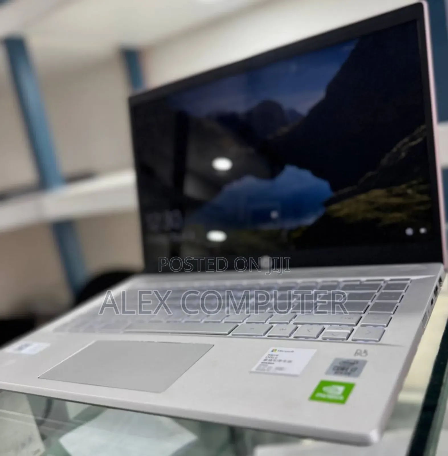 New Laptop HP Pavilion 15 8GB Intel Core i7 SSD 512GB