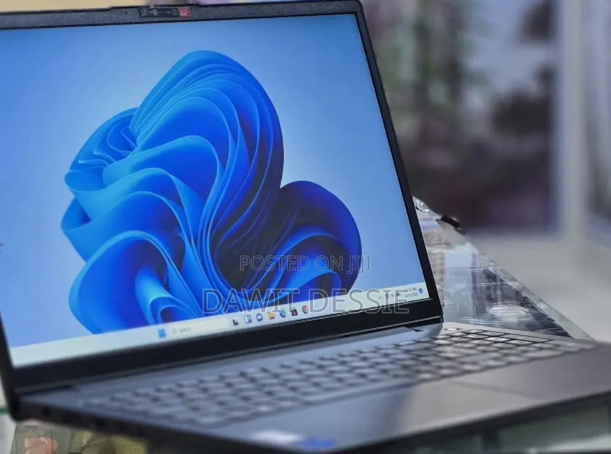New Laptop Lenovo V15 16GB Intel Core i7 SSD 512GB